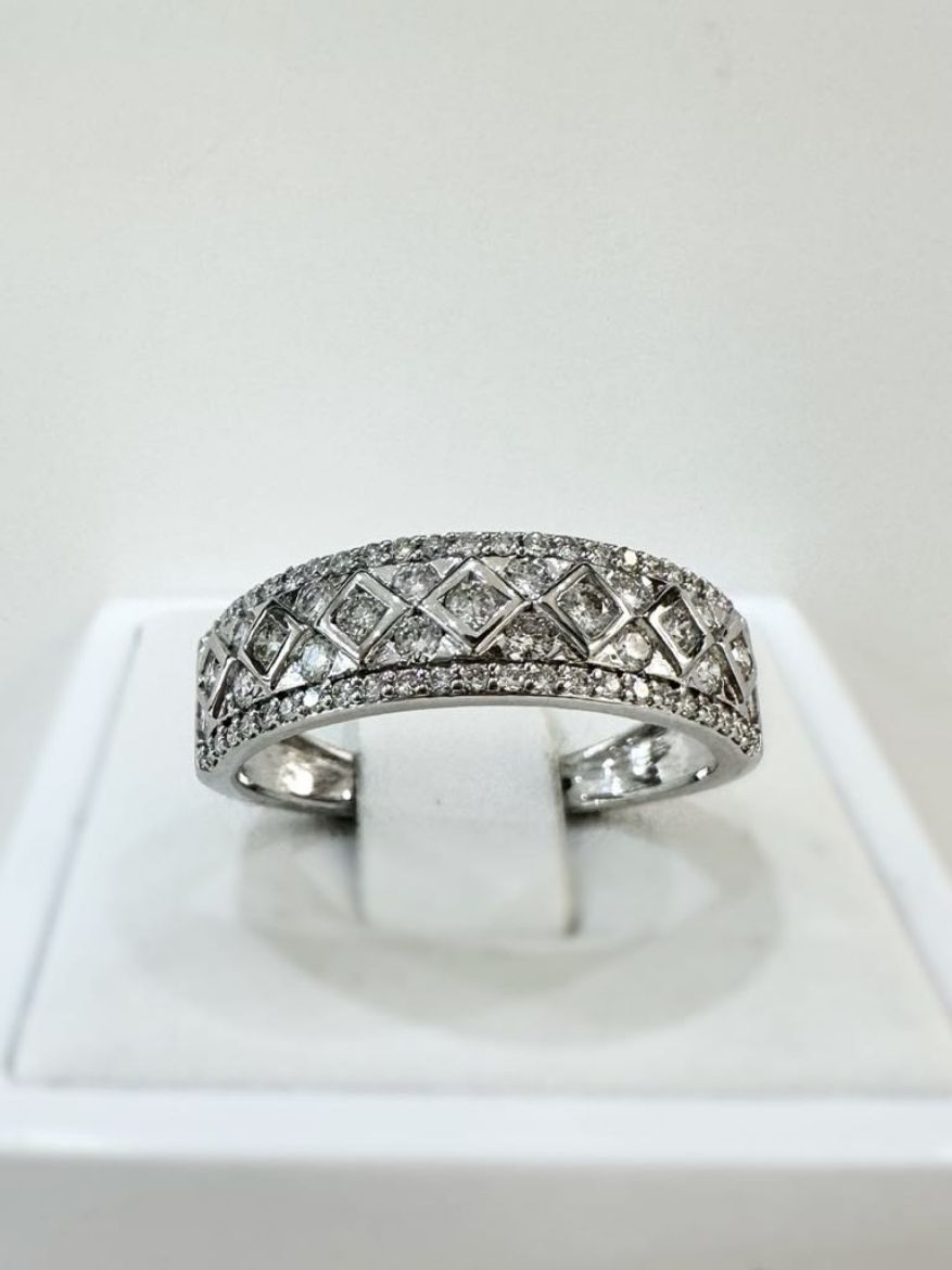 Picture of 9ct White Gold 7 Stone Diamond Ring 