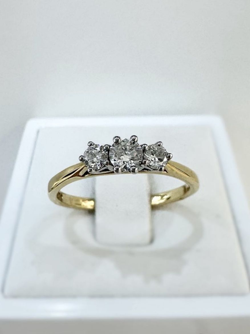 Picture of 18ct Yellow Gold 3 Stone Diamond Ring