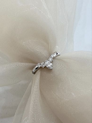 Picture of 18ct White Gold Diamond Shaped Band