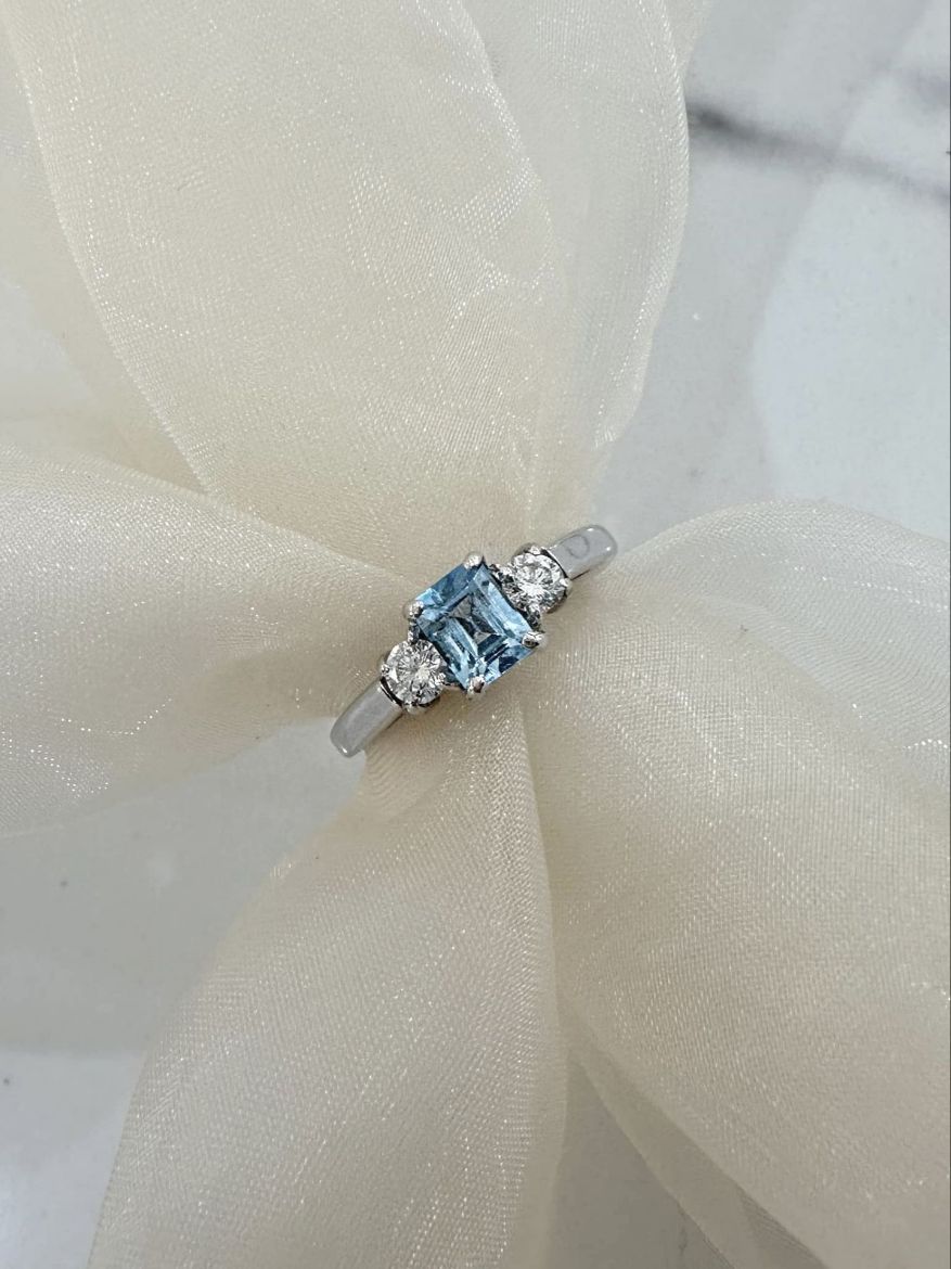 Picture of 18ct White Gold Blue Topaz and Diamond Ring 