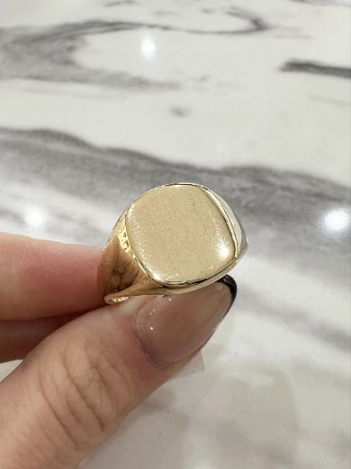 Picture of 9ct Yellow Gold Gents Cushion Signet Ring