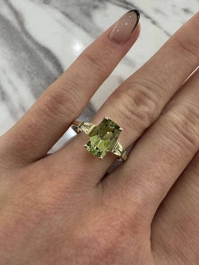 Picture of 9ct Yellow Gold Peridot Ring