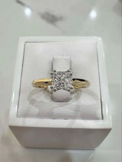 Picture of 18ct Yellow Gold Princess Cut Dimond Solitaire Ring