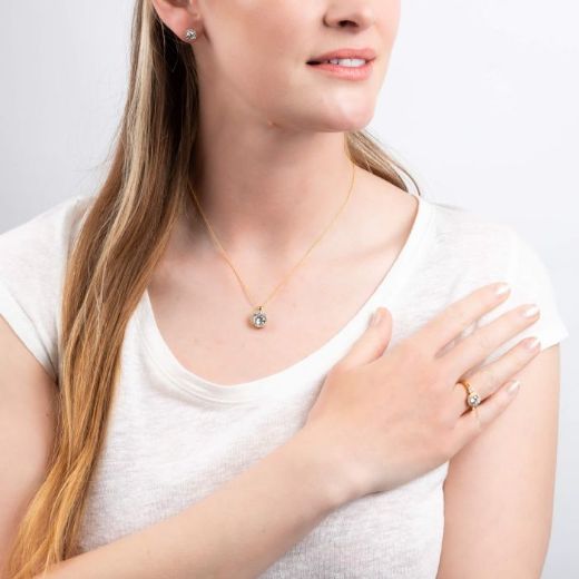 Picture of Diamonfire Halo Pendant in Gold