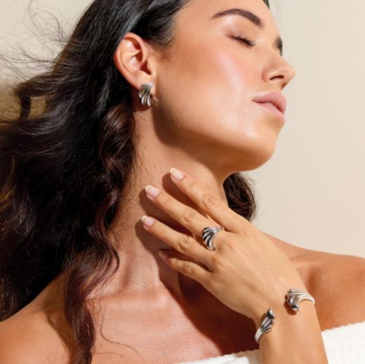 Picture of Océane Shell Echo Grande Stud Earrings