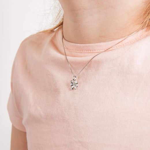 Picture of Bow Pendant with Diamond